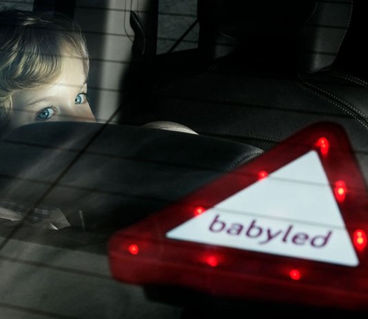 Babyled, la señal de ‘Bebé a bordo’ más moderna para el coche